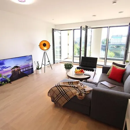 Close To Fair, Main Station And Airport Apartment
